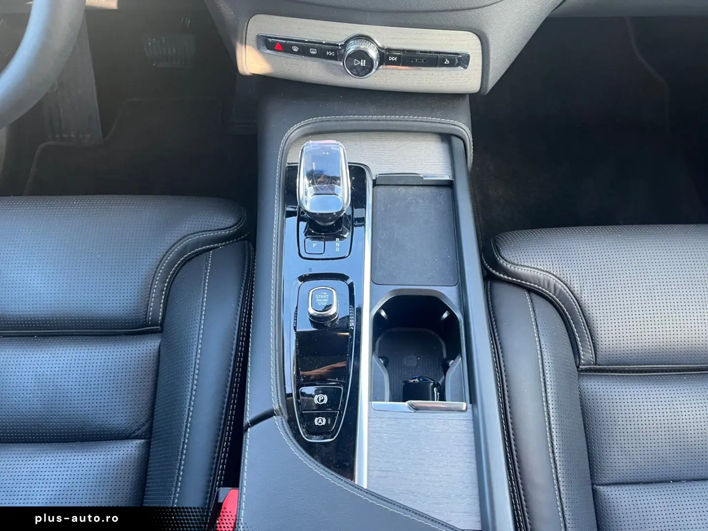 VOLVO XC90 T8 AWD Ultra Dark 7-SITZER SCHIEBEDACH EL.