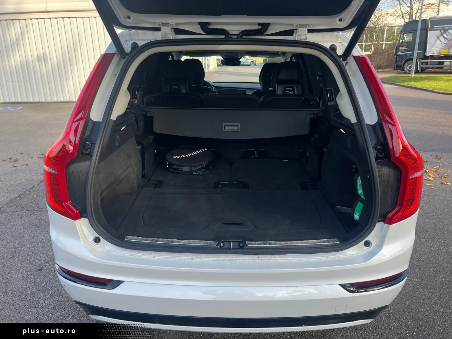 VOLVO XC90 T8 AWD Ultra Dark 7-SITZER SCHIEBEDACH EL.