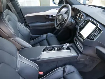 VOLVO XC90 T8 Ultra Dark B&W Pano