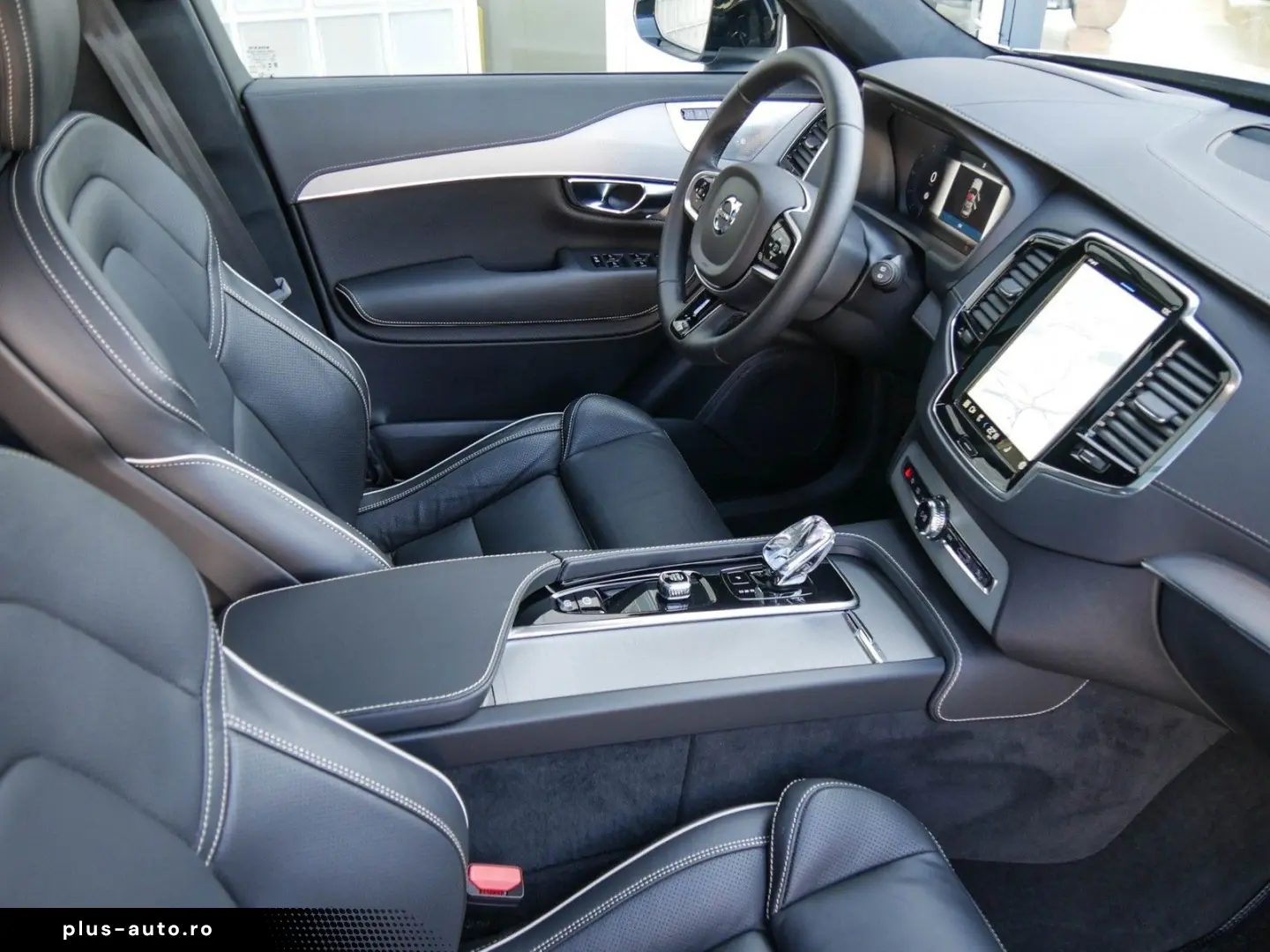 VOLVO XC90 T8 Ultra Dark B&W Pano