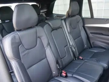 VOLVO XC90 T8 Ultra Dark B&W Pano