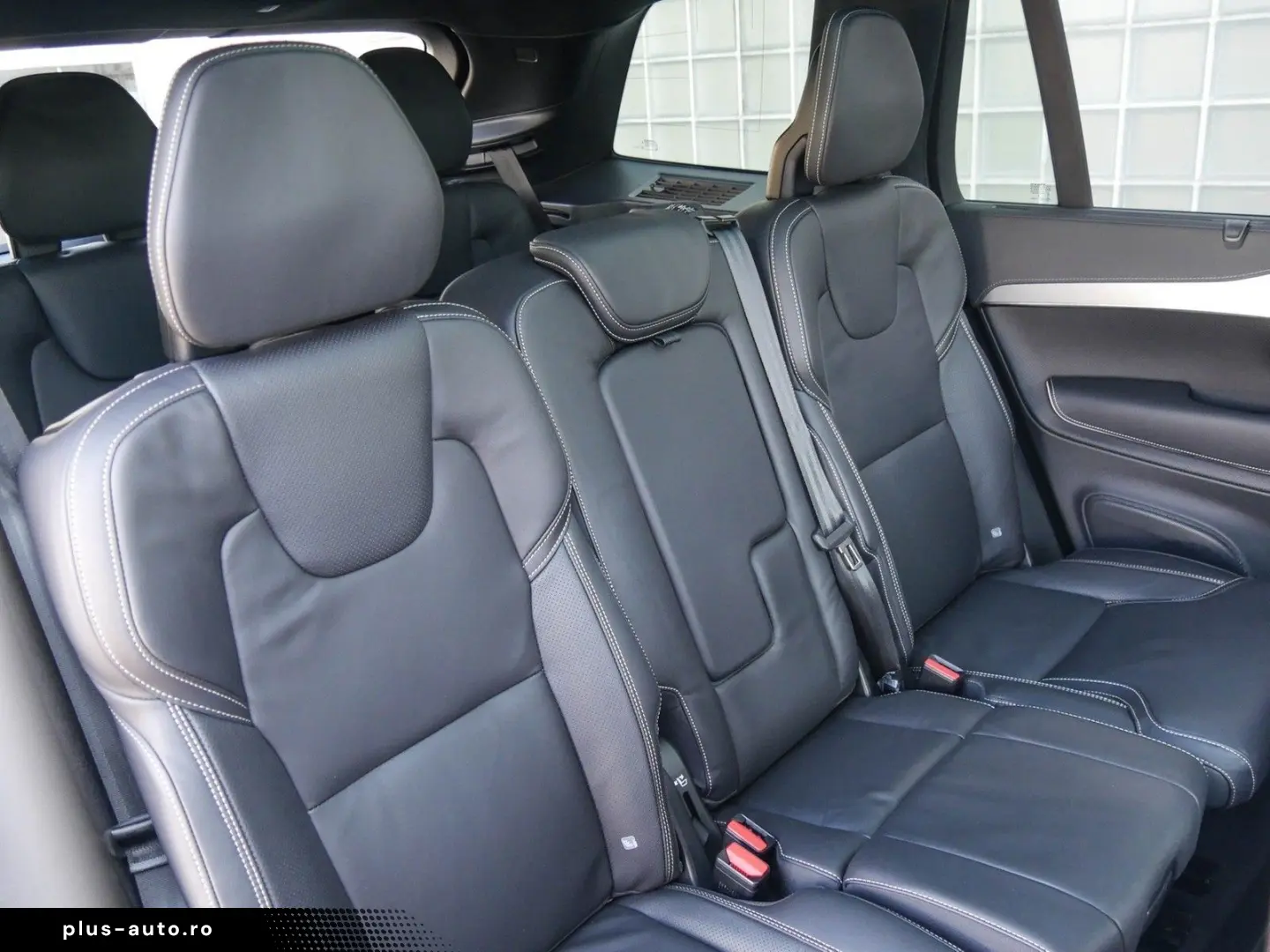 VOLVO XC90 T8 Ultra Dark B&W Pano