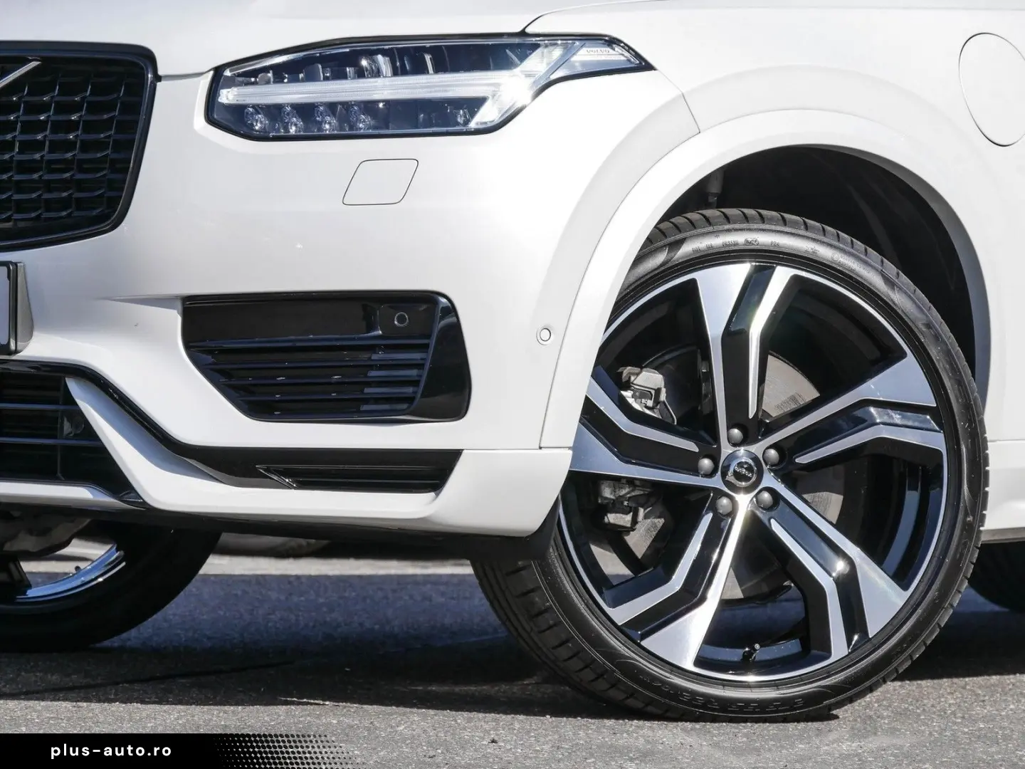 VOLVO XC90 T8 Ultra Dark B&W Pano