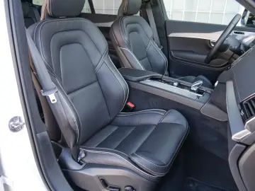 VOLVO XC90 T8 Ultra Dark B&W Pano