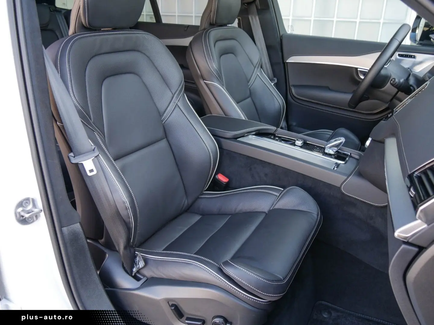 VOLVO XC90 T8 Ultra Dark B&W Pano