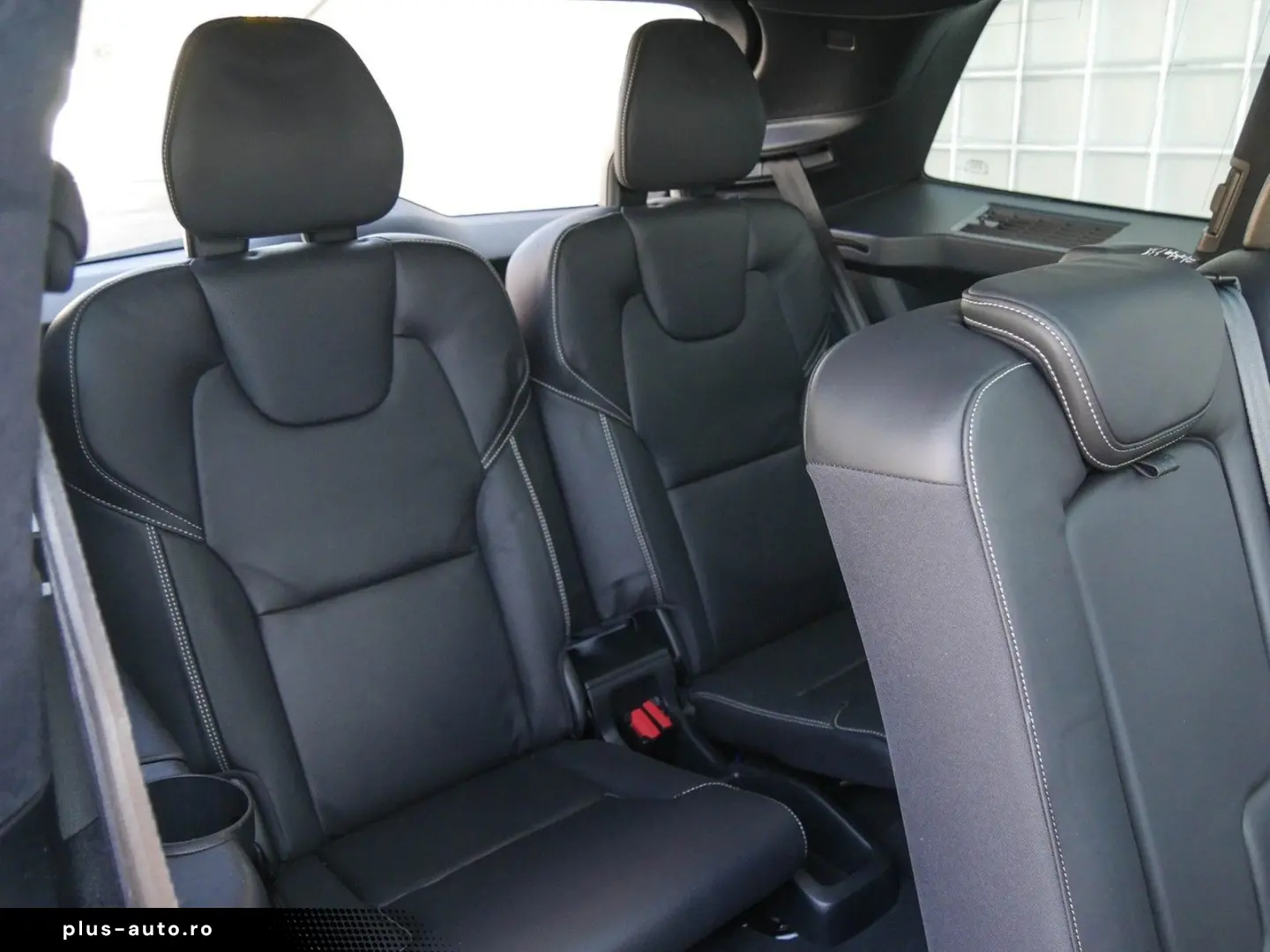 VOLVO XC90 T8 Ultra Dark B&W Pano