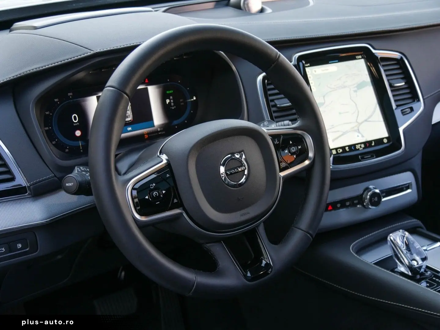 VOLVO XC90 T8 Ultra Dark B&W Pano