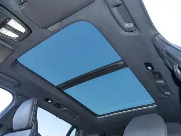 VOLVO XC90 T8 Ultra Dark B&W Pano