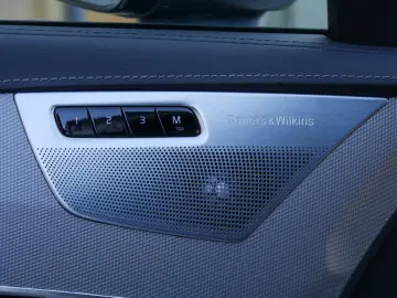 VOLVO XC90 T8 Ultra Dark B&W Pano