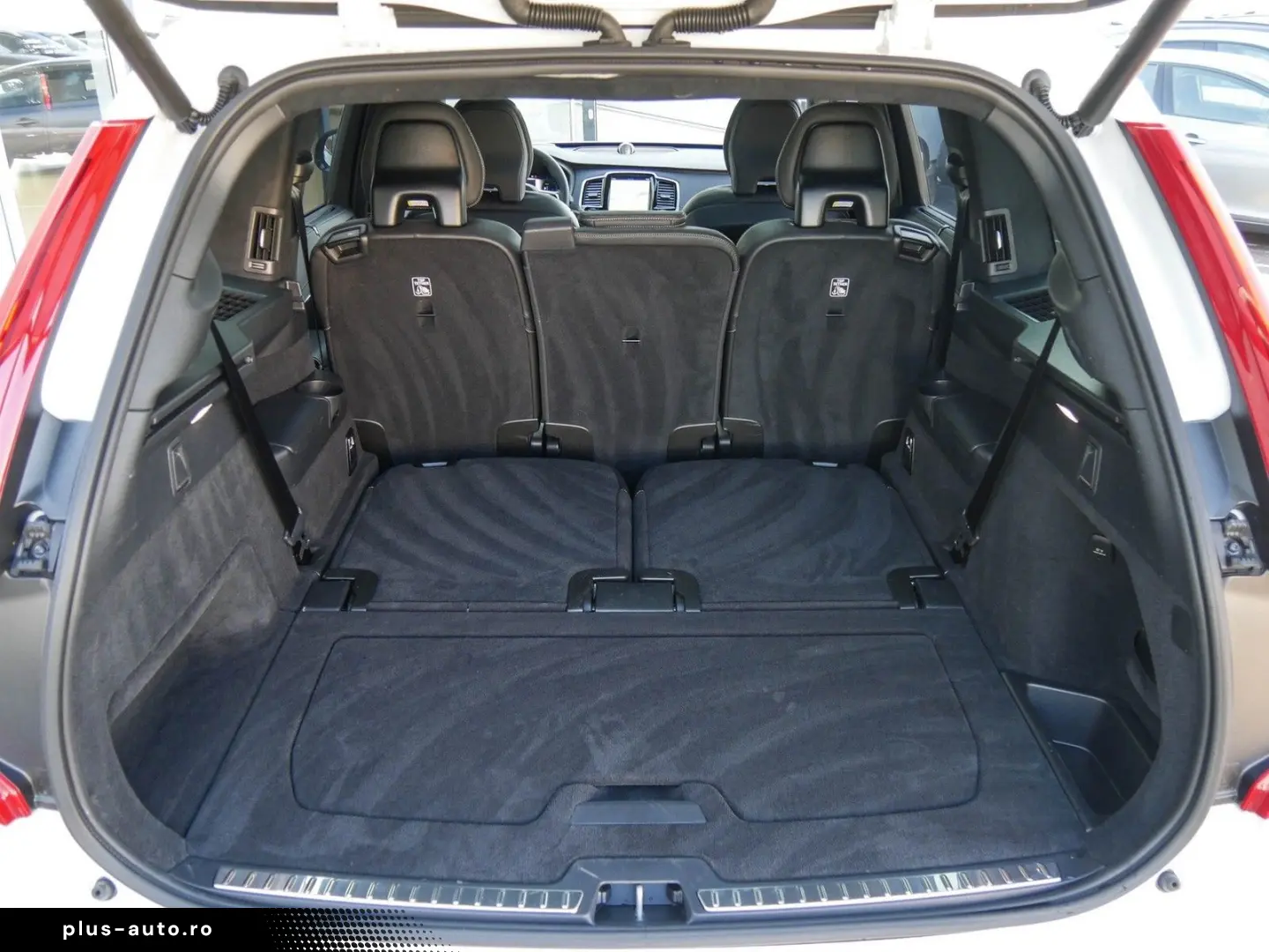 VOLVO XC90 T8 Ultra Dark B&W Pano