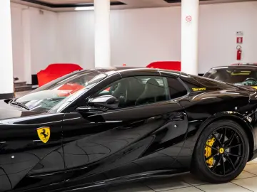 FERRARI 812 GTS - Painted Shields - Carbon - Led - VAT