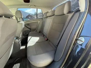 Volkswagen Golf 5 1.6 Mpi 102CP 2005 Inm RO