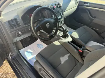 Volkswagen Golf 5 1.6 Mpi 102CP 2005 Inm RO