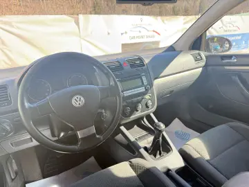 Volkswagen Golf 5 1.6 Mpi 102CP 2005 Inm RO