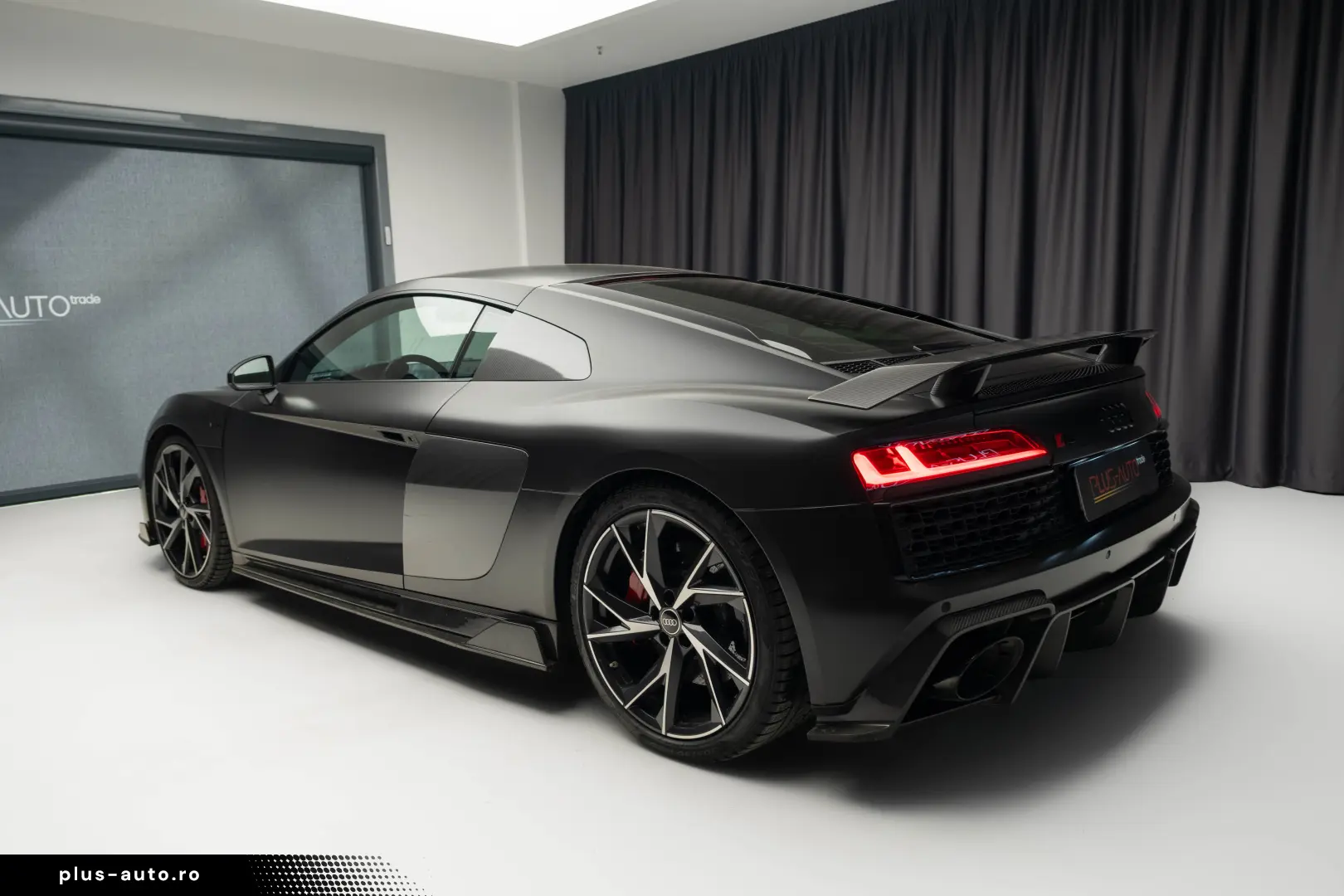 Audi R8 V10  Performance Quattro  Ceramic Brakes  Carbon Kit