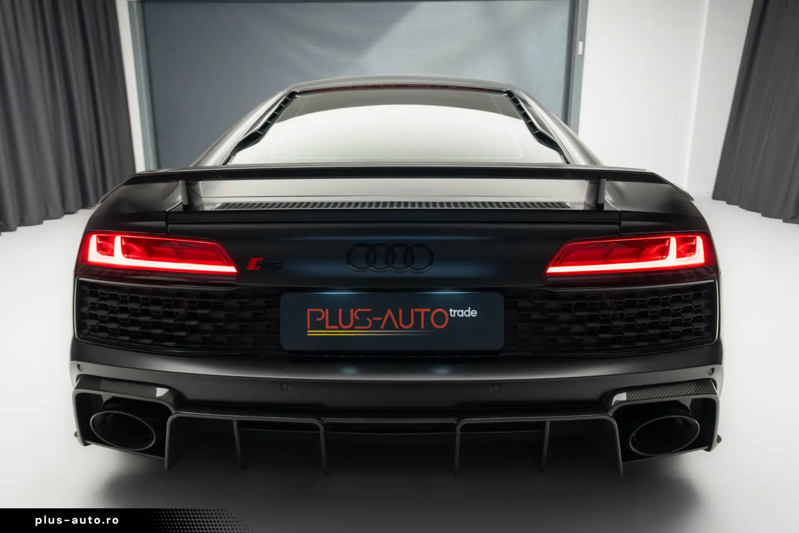 Audi R8 V10  Performance Quattro  Ceramic Brakes  Carbon Kit