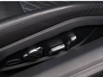 Audi R8 V10  Performance Quattro  Ceramic Brakes  Carbon Kit