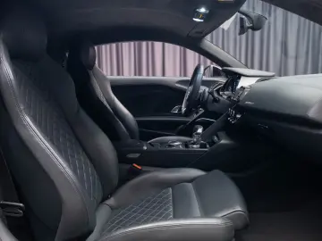 Audi R8 V10  Performance Quattro  Ceramic Brakes  Carbon Kit