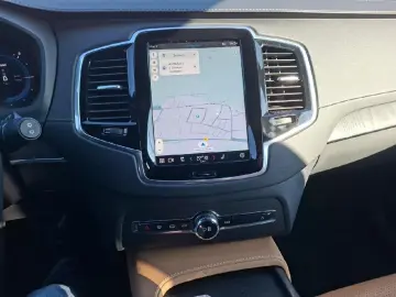 VOLVO XC90 T8 AWD Ultra Dark Plug-In Hybrid B&W