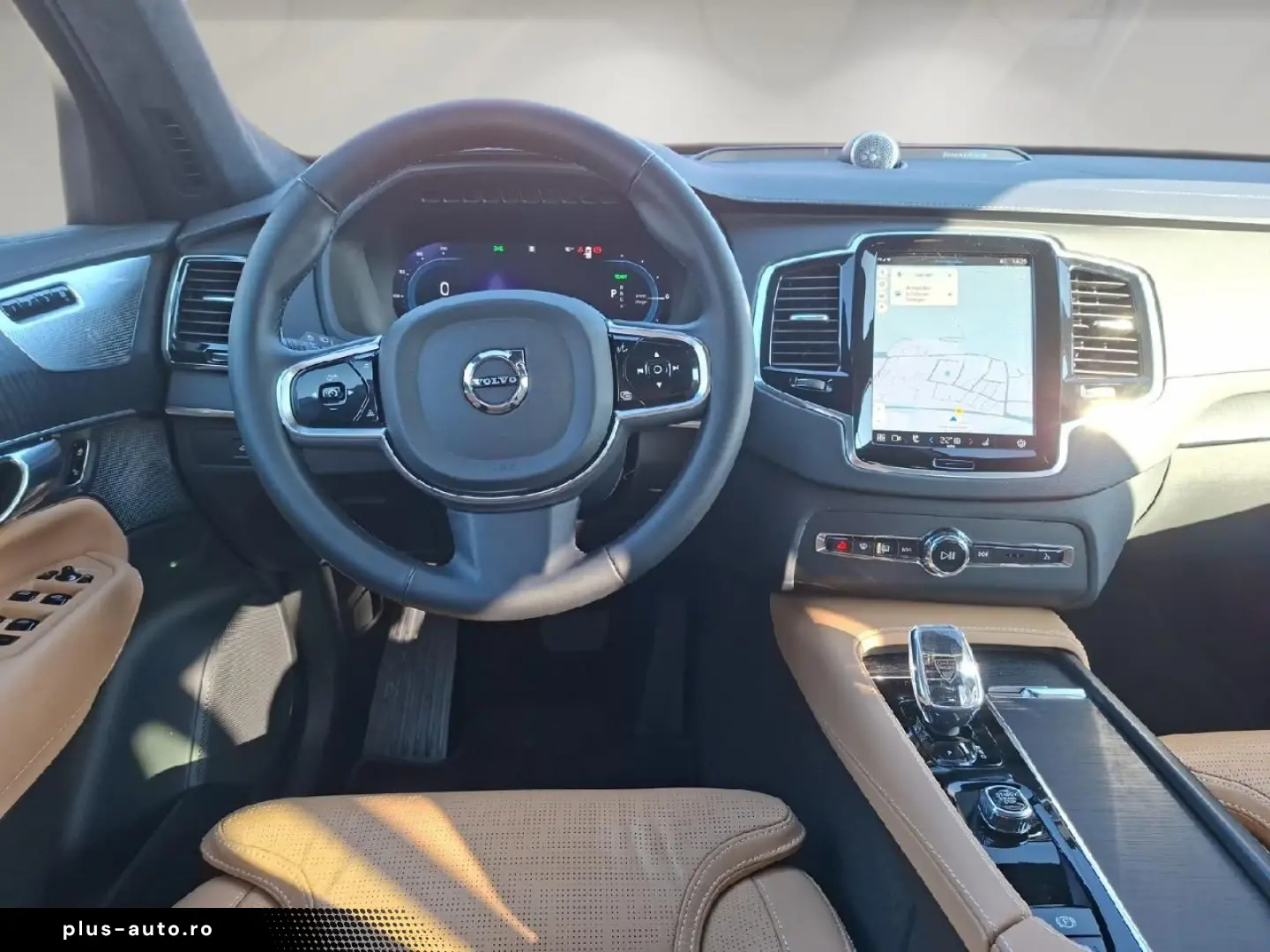 VOLVO XC90 T8 AWD Ultra Dark Plug-In Hybrid B&W