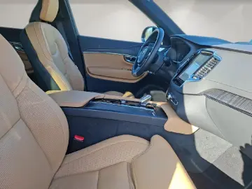 VOLVO XC90 T8 AWD Ultra Dark Plug-In Hybrid B&W