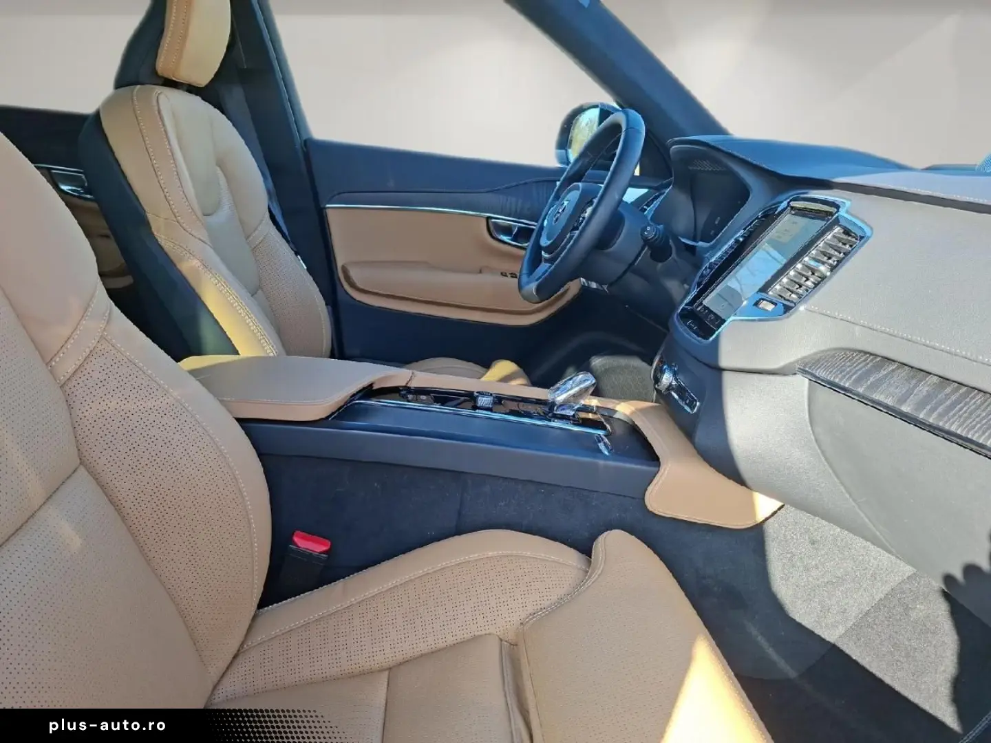 VOLVO XC90 T8 AWD Ultra Dark Plug-In Hybrid B&W