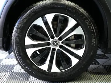 MERCEDES-BENZ GLC 300e AT 4MATIC