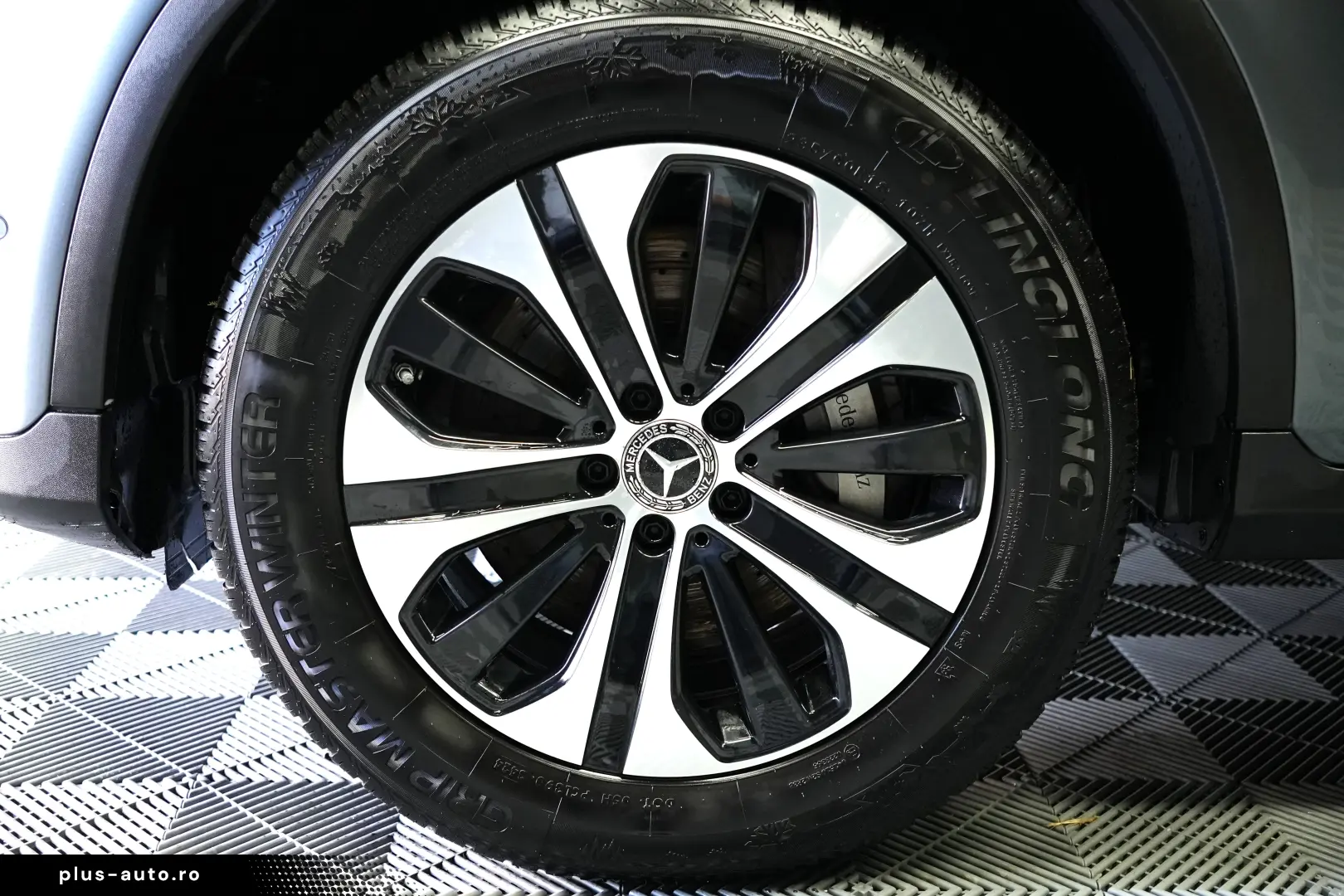 MERCEDES-BENZ GLC 300e AT 4MATIC