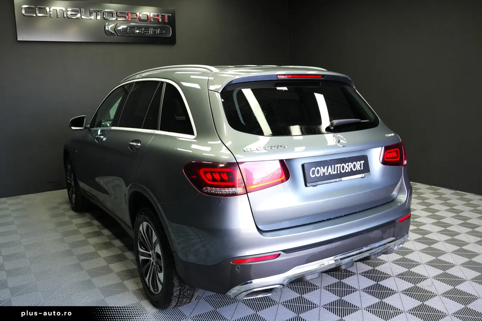 MERCEDES-BENZ GLC 300e AT 4MATIC