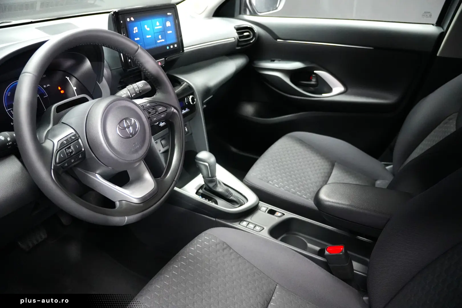 TOYOTA YARIS CROSS HYBRID BUSINESS