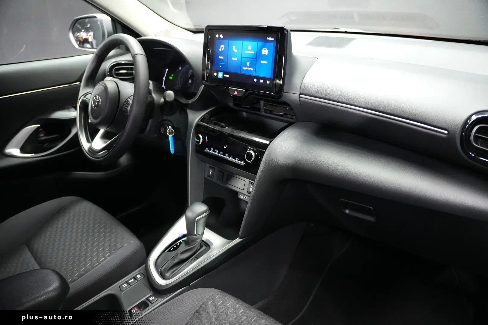 TOYOTA YARIS CROSS HYBRID BUSINESS
