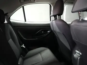 TOYOTA YARIS CROSS HYBRID BUSINESS