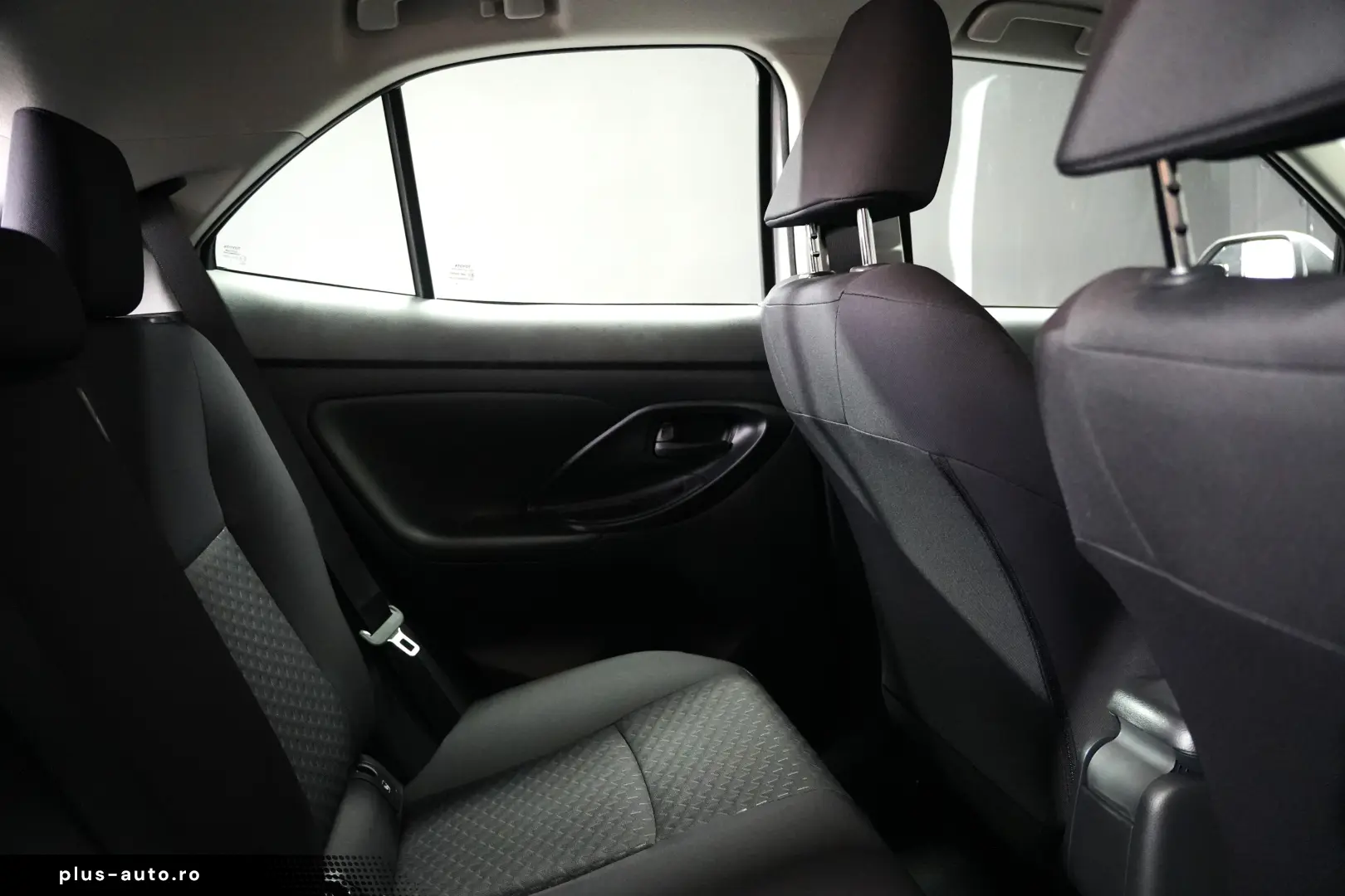 TOYOTA YARIS CROSS HYBRID BUSINESS