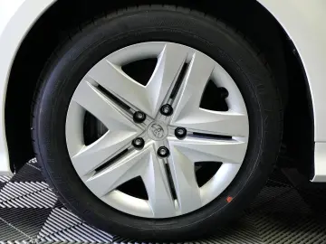 TOYOTA COROLLA ECO 1.8 HYBRID AT