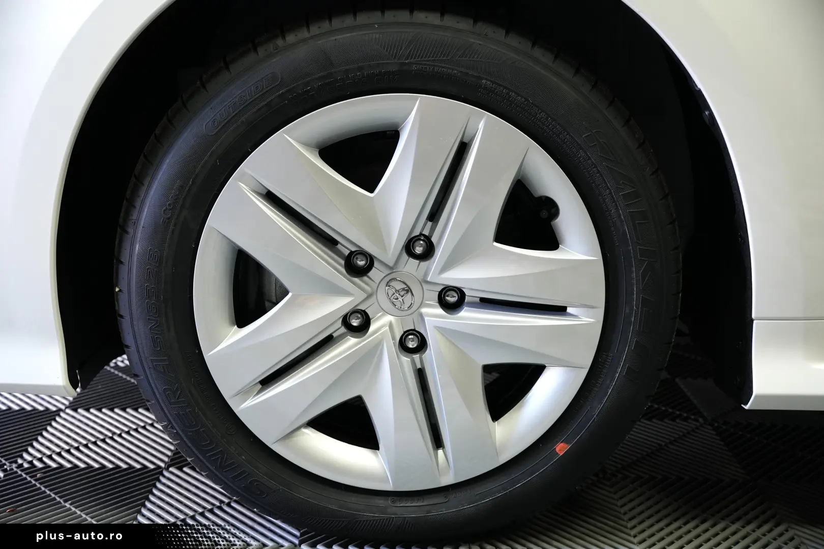 TOYOTA COROLLA ECO 1.8 HYBRID AT