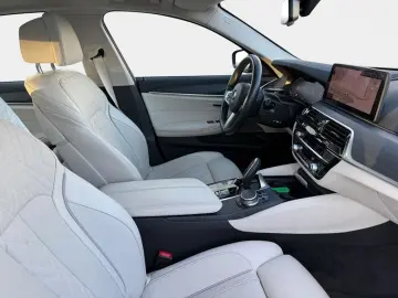 BMW 530e xDr. LuxuryL Ventilation 360 DAProf H&K