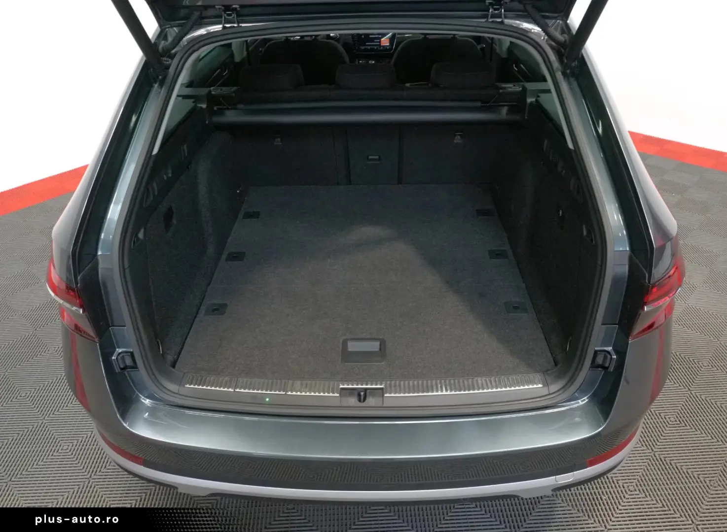 Skoda Superb Combi Scout 4x4 ACC PANO AHK 360  Matrix