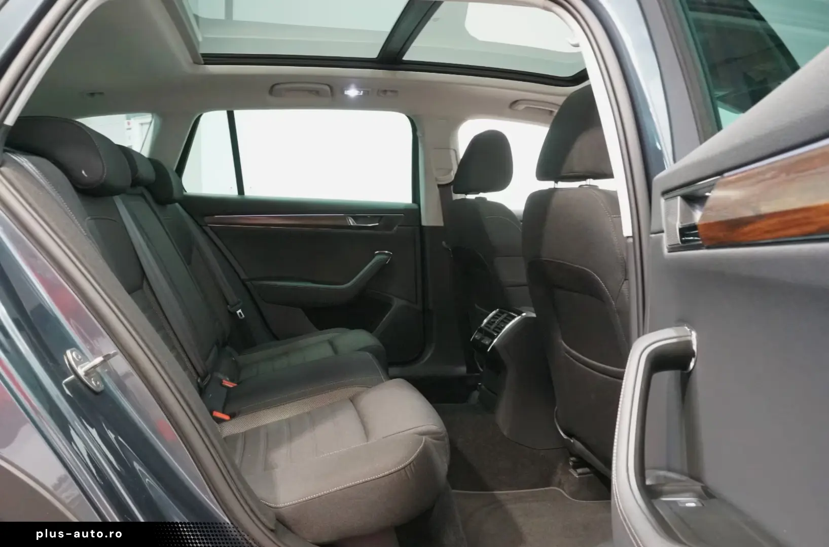 Skoda Superb Combi Scout 4x4 ACC PANO AHK 360  Matrix