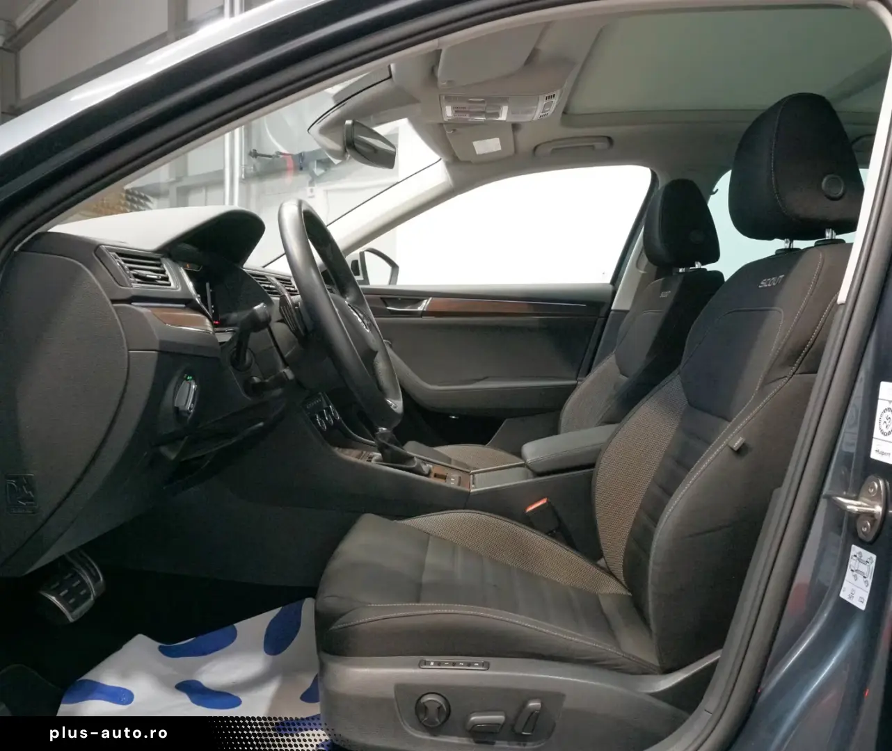 Skoda Superb Combi Scout 4x4 ACC PANO AHK 360  Matrix