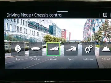 Skoda Superb Combi Scout 4x4 ACC PANO AHK 360  Matrix