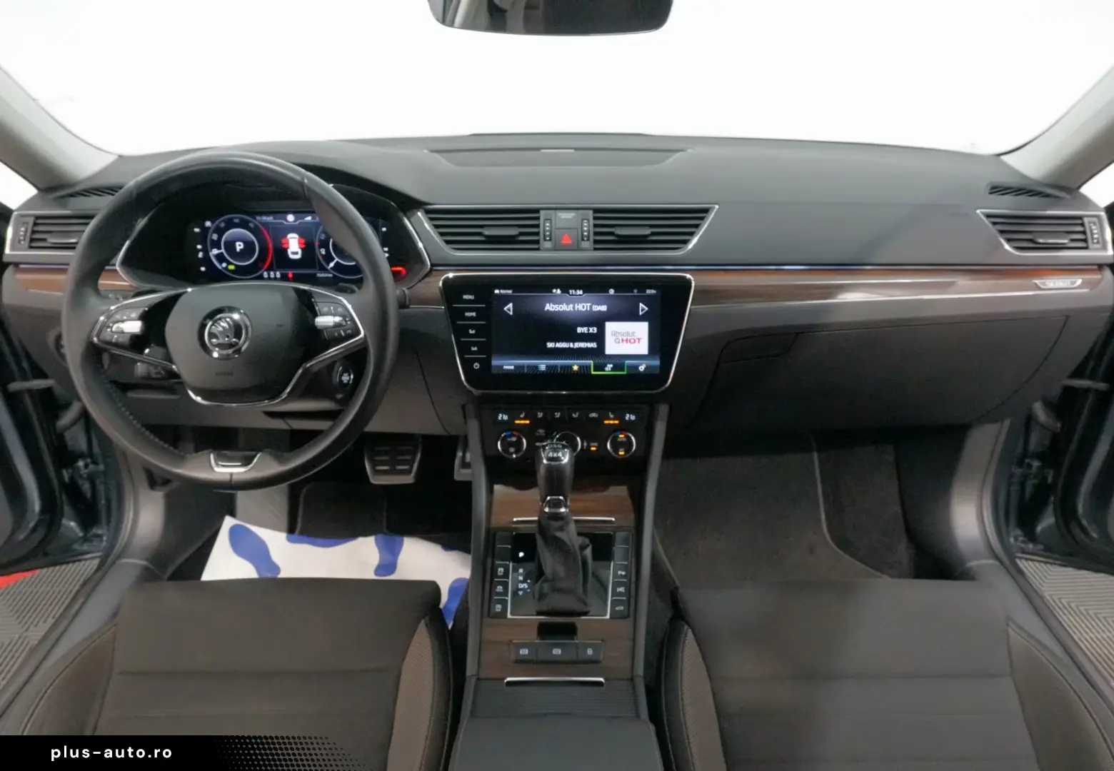 Skoda Superb Combi Scout 4x4 ACC PANO AHK 360  Matrix