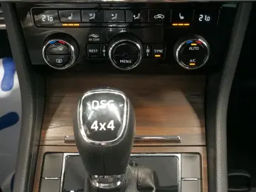 Skoda Superb Combi Scout 4x4 ACC PANO AHK 360  Matrix