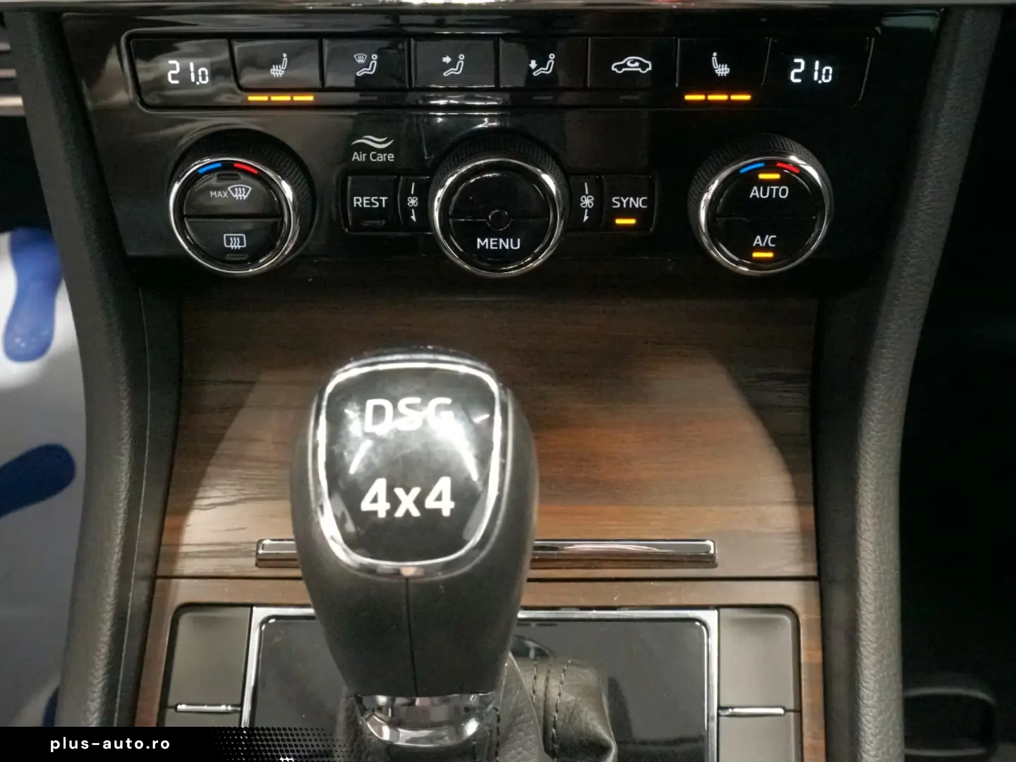 Skoda Superb Combi Scout 4x4 ACC PANO AHK 360  Matrix