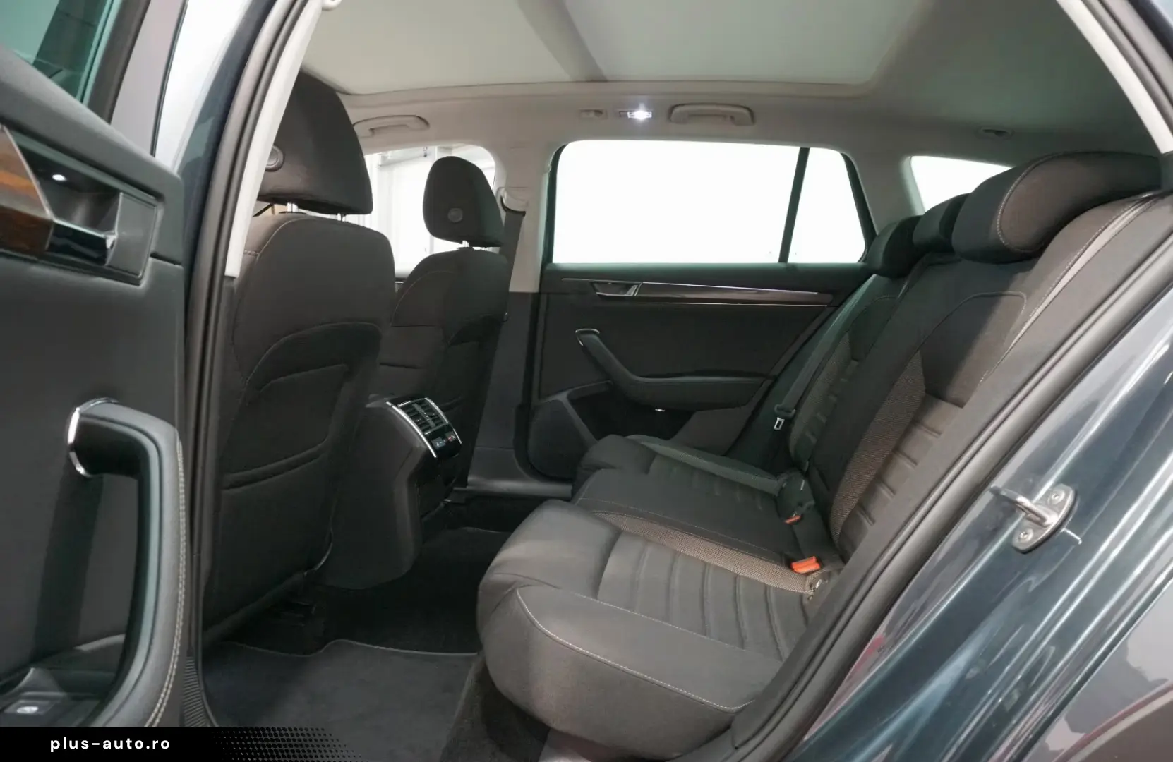 Skoda Superb Combi Scout 4x4 ACC PANO AHK 360  Matrix