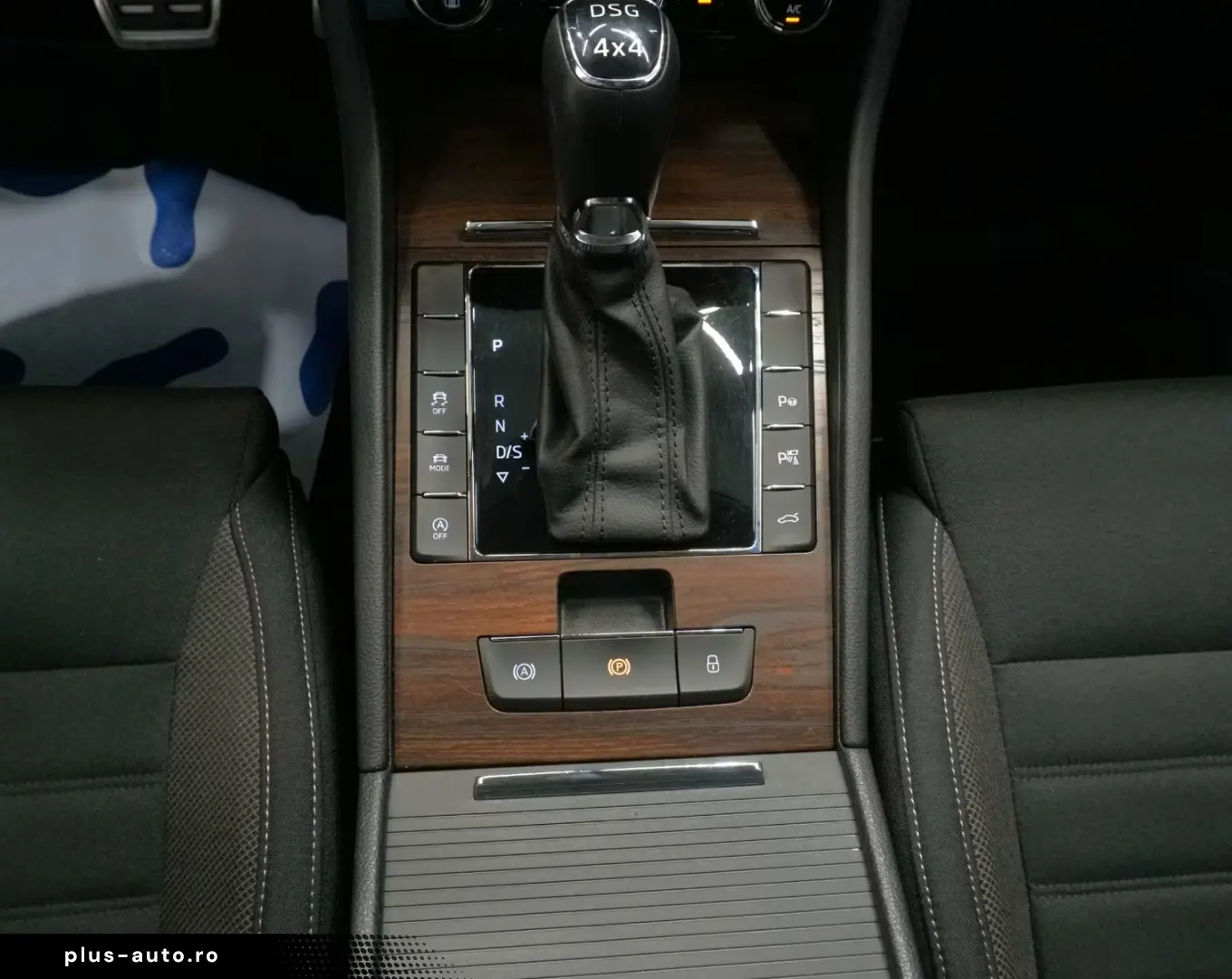 Skoda Superb Combi Scout 4x4 ACC PANO AHK 360  Matrix