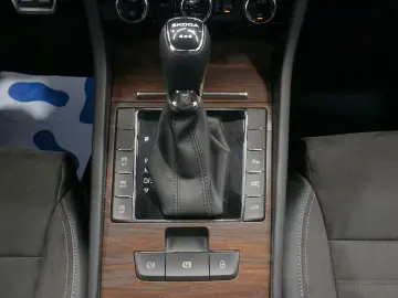 Skoda Superb Combi Scout 2.0 TDI 4x4 ACC AHK 360 MATRIX