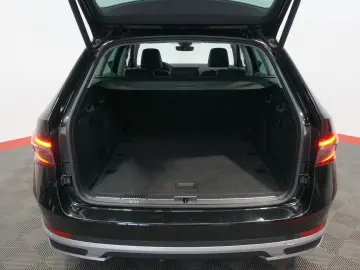 Skoda Superb Combi Scout 2.0 TDI 4x4 ACC AHK 360 MATRIX