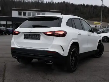 MERCEDES-BENZ GLA 250 4M AMG