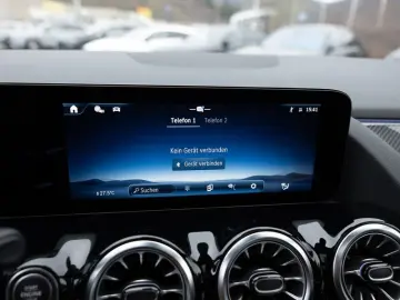 MERCEDES-BENZ GLA 250 4M AMG