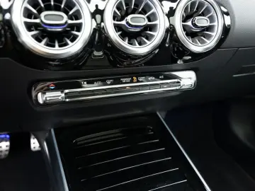 MERCEDES-BENZ GLA 250 4M AMG